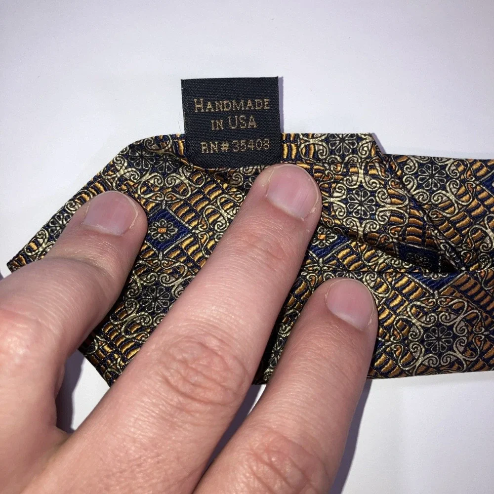 Jos A Bank Signature Gold Silk Tie Gold Blue Medallion Handmade in USA Ltd‎ Ed